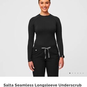 Figs Under Scrub Top
BRAND NEW
Still in original packaging